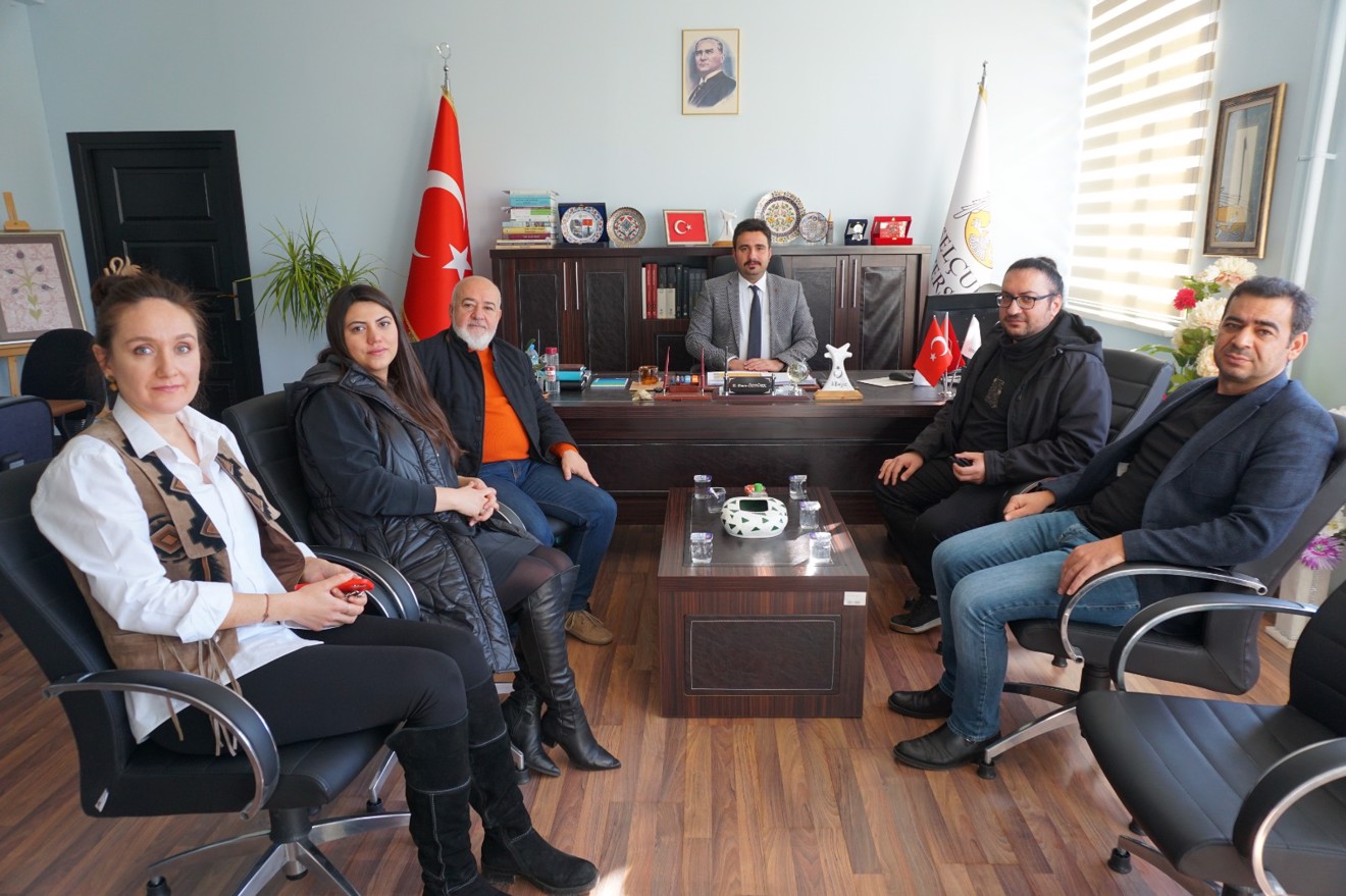 Gazeteci-Yazar Uğur Özteke, “Halkla İlişkiler ve Gazeteciliğin Dünü Bugünü Yarını” Konusunda Konferans Verdi.
